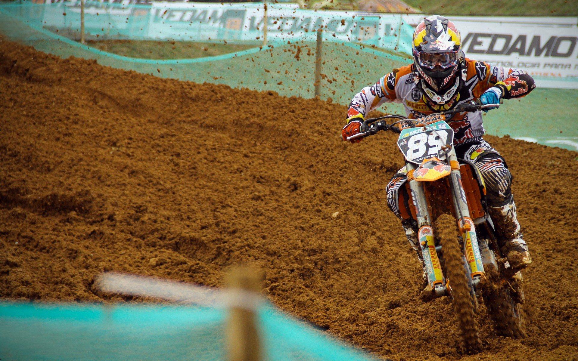 帕奎塔公开道歉获全队谅解，曼联战术革新显成效